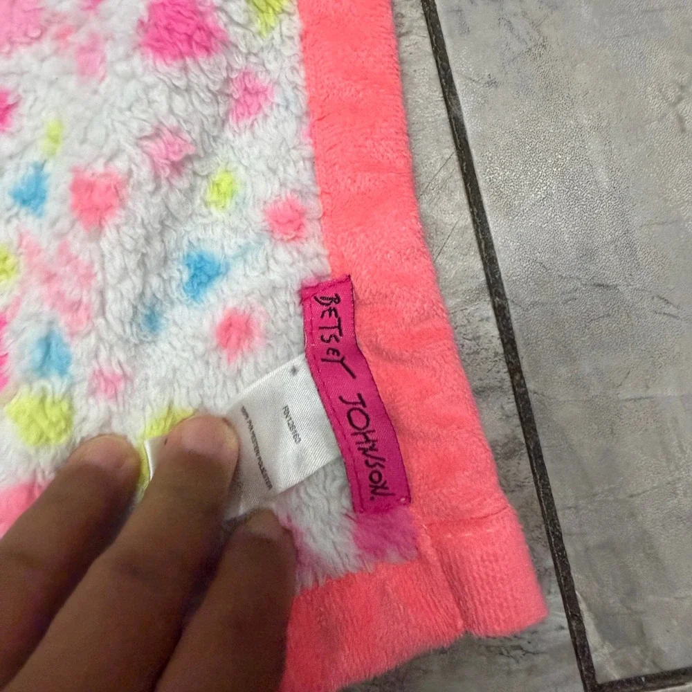 Betsey Johnson Kids Plush Fleece Rainbow Heart Star Blanket Neon Pink White